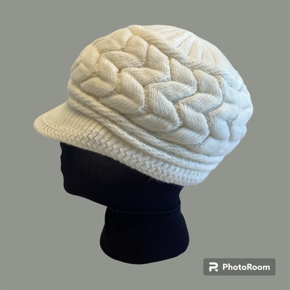 NWOT Knit newsboy styled hat. Soft fleece lining. One size. - Picture 1 of 7